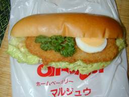 丸十ベーカリーのハムカツドッグ