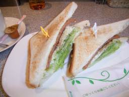 �����w�\���̃X�^���h�i��