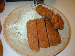 とりかつ@渋谷:切り方が独特、右上はとりかつ