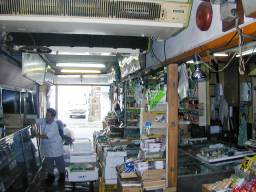 奥から入り口を望む